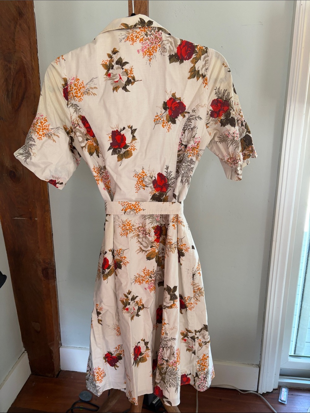 Laundry By Shelli Segal Beige Midi Shirt Dress with Red Floral Print - Picture 4 of 4